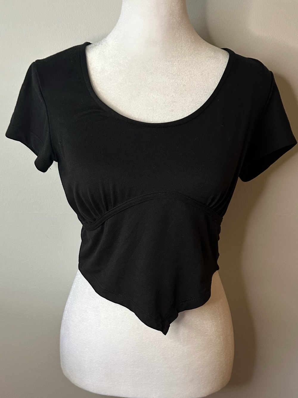 Black Gothic Hem Front Detail Essential Stylish Crop Top- Womenโs - Picture 2 of 3